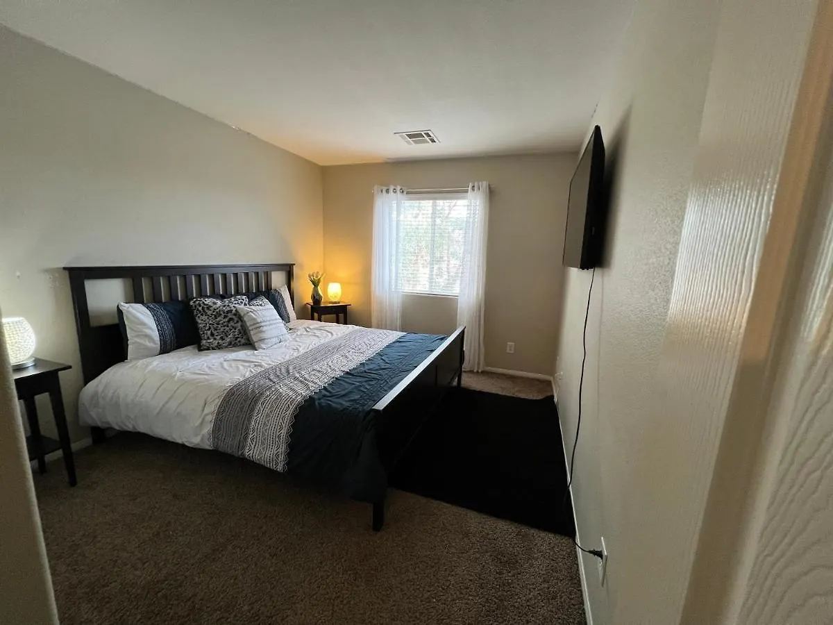 Spacious, Chic 3Bd, Sleeps 8 Convenient To Everything Las Vegas
