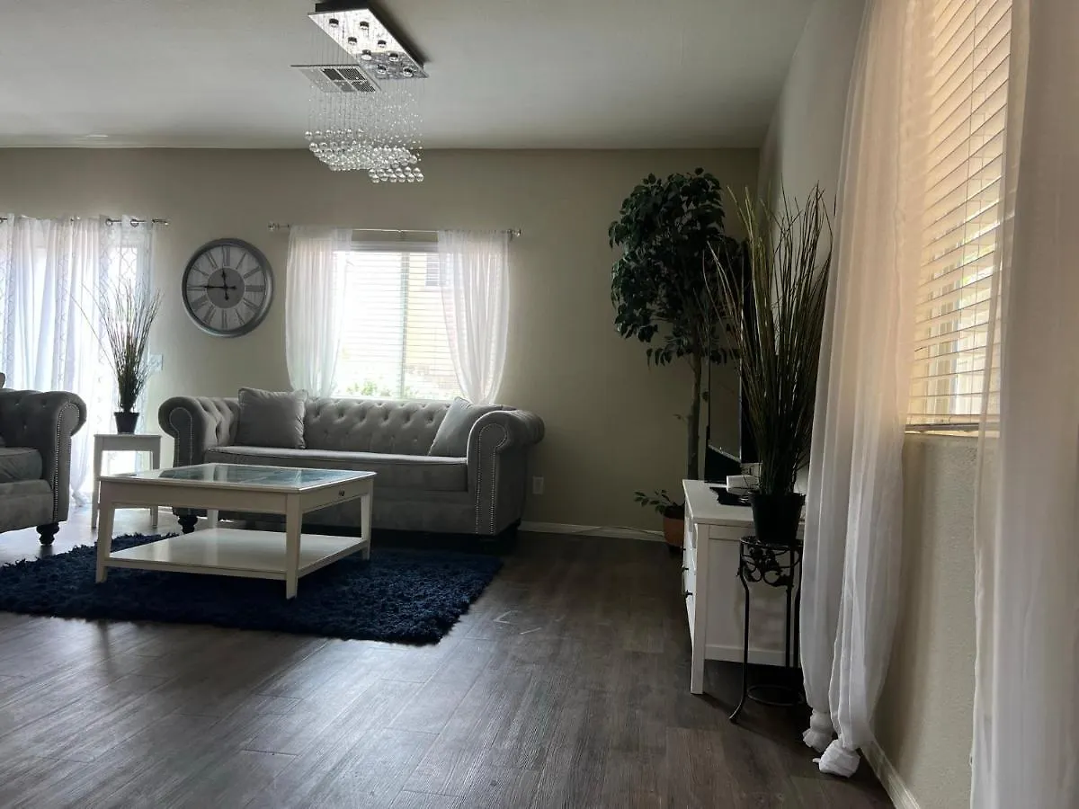 Homestay Spacious, Chic 3Bd, Sleeps 8 Convenient To Everything Las Vegas