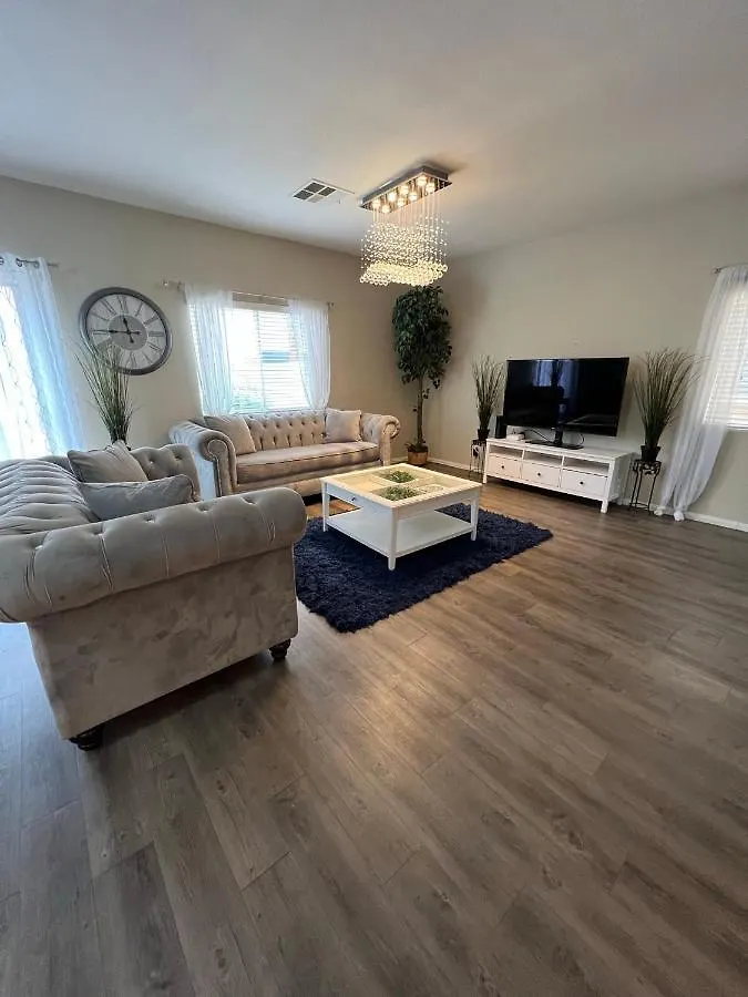 Spacious, Chic 3Bd, Sleeps 8 Convenient To Everything contacts