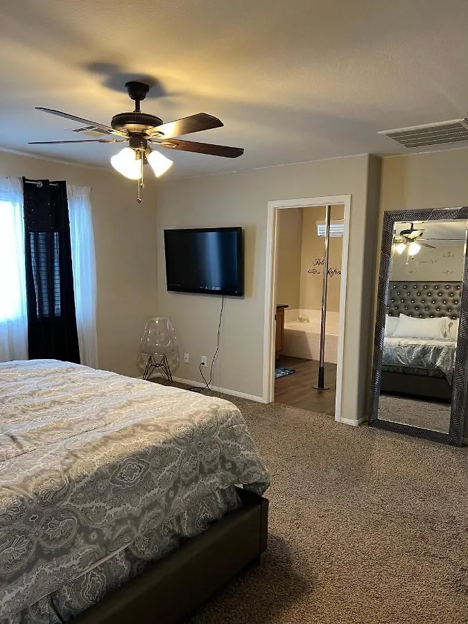 Spacious, Chic 3Bd, Sleeps 8 Convenient To Everything Las Vegas 0*,  United States