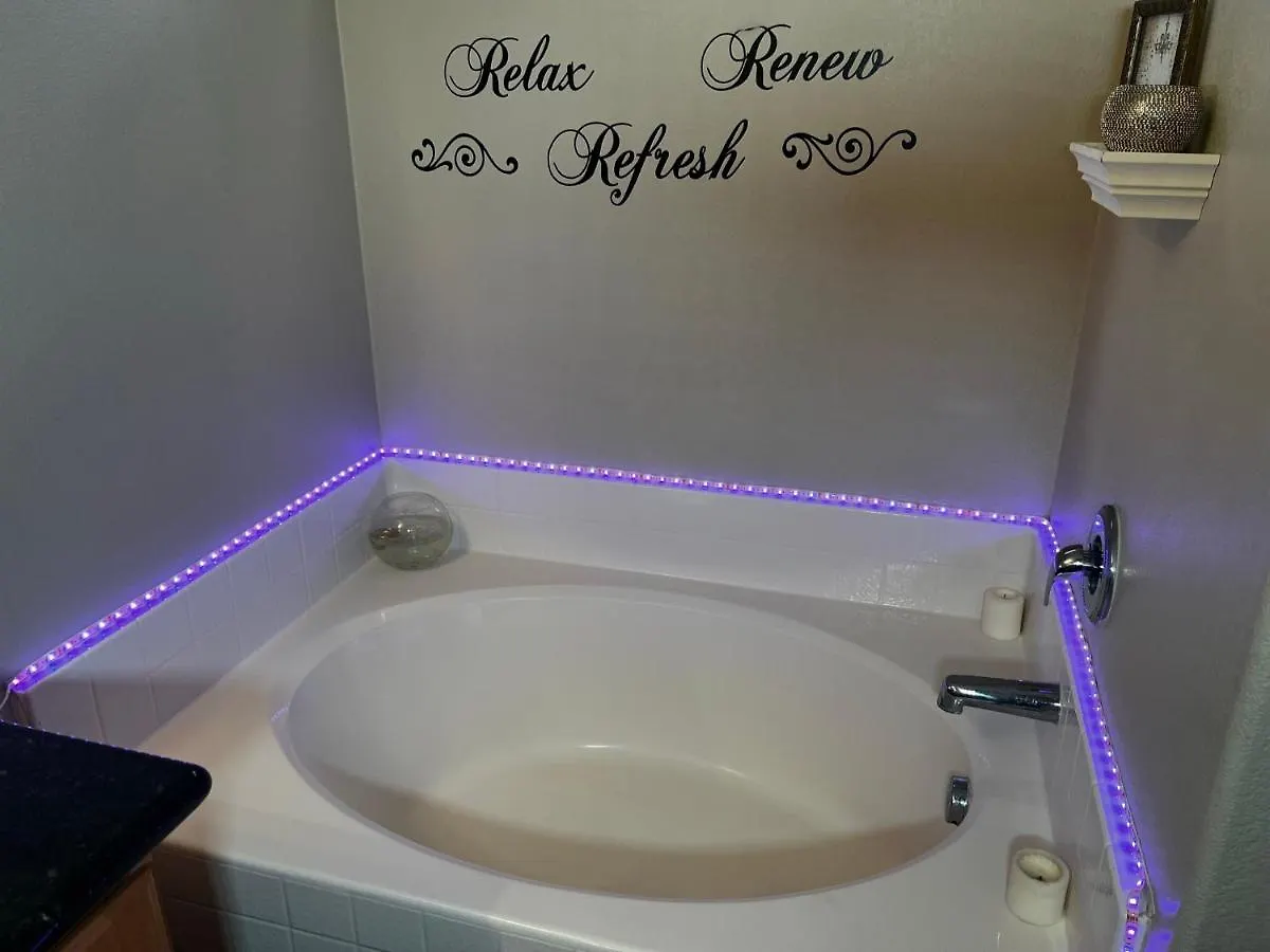 Spacious, Chic 3Bd, Sleeps 8 Convenient To Everything Las Vegas United States