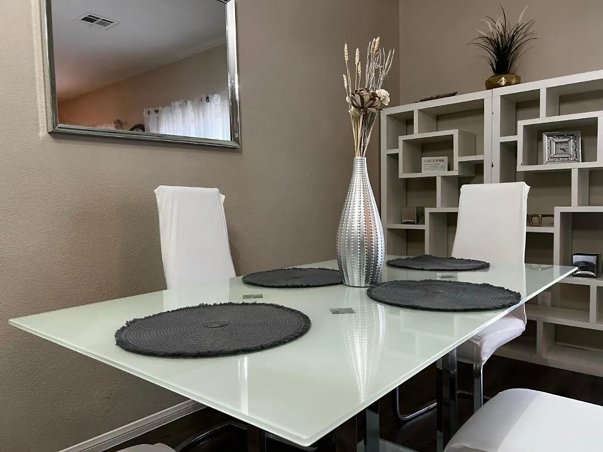 Spacious, Chic 3Bd, Sleeps 8 Convenient To Everything Las Vegas