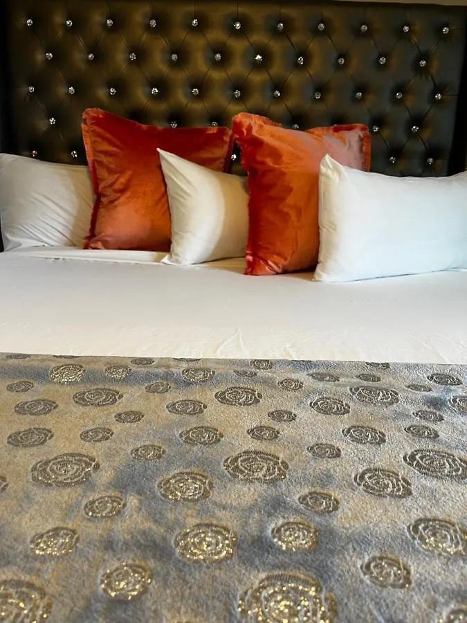Spacious, Chic 3Bd, Sleeps 8 Convenient To Everything Las Vegas 0*,  United States