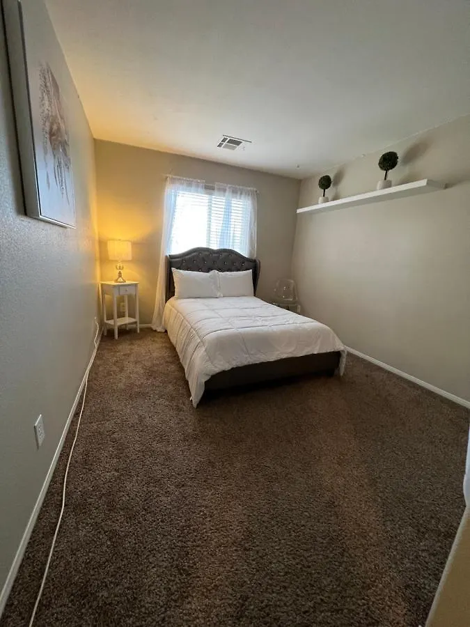 Spacious, Chic 3Bd, Sleeps 8 Convenient To Everything Las Vegas Homestay