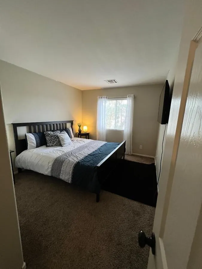 Spacious, Chic 3Bd, Sleeps 8 Convenient To Everything Las Vegas 0*,