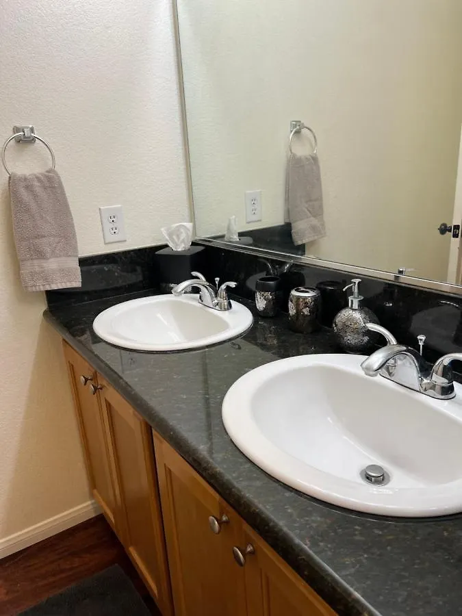 Spacious, Chic 3Bd, Sleeps 8 Convenient To Everything Las Vegas Homestay