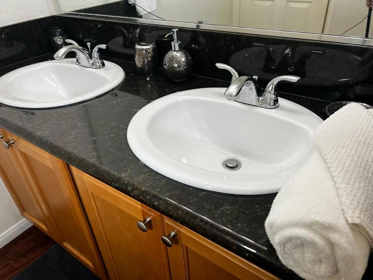 Homestay Spacious, Chic 3Bd, Sleeps 8 Convenient To Everything Las Vegas