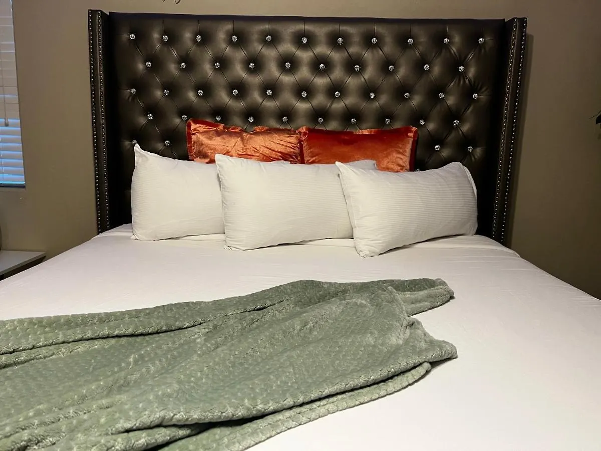 Spacious, Chic 3Bd, Sleeps 8 Convenient To Everything Las Vegas