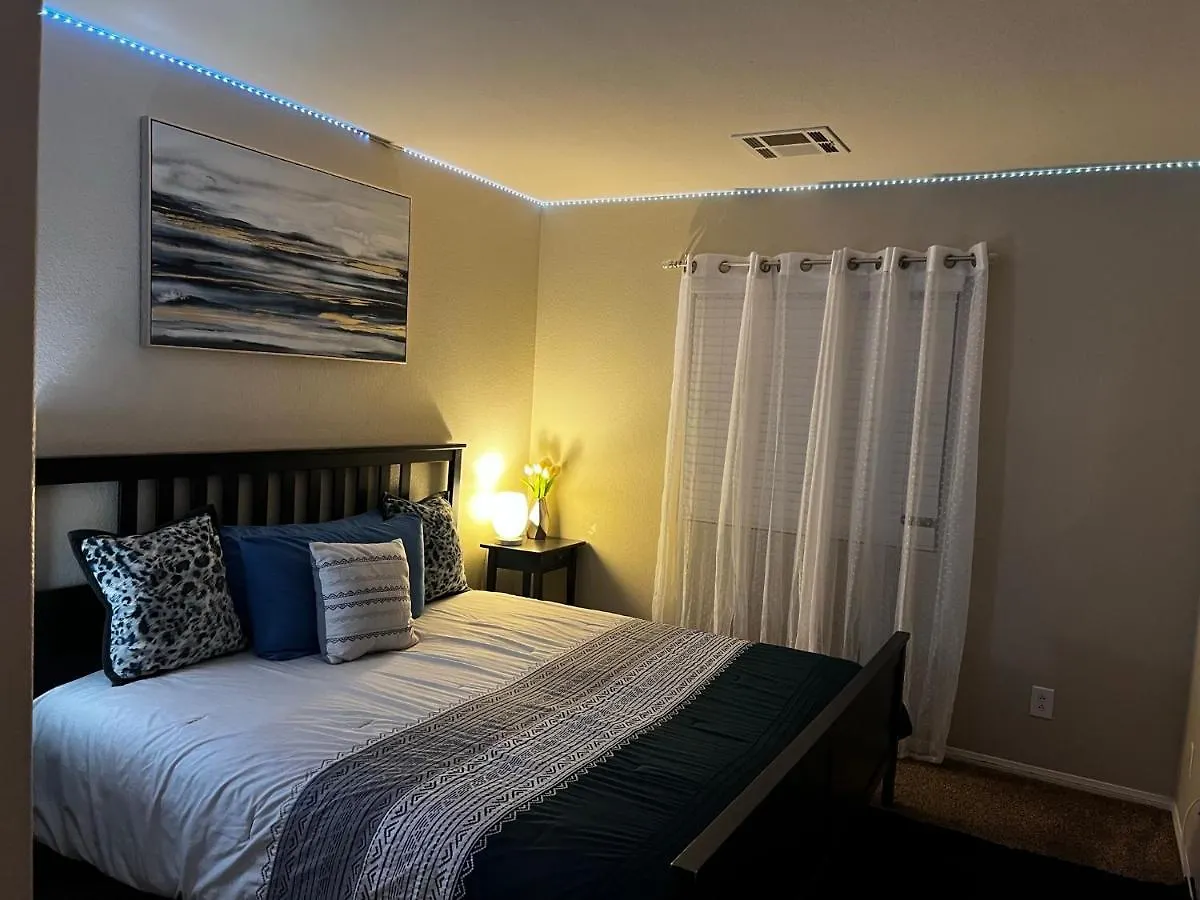 Spacious, Chic 3Bd, Sleeps 8 Convenient To Everything Las Vegas United States