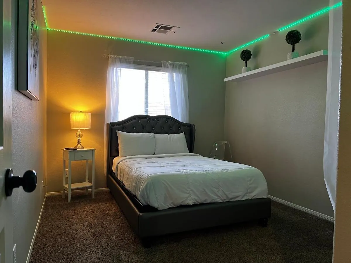 Spacious, Chic 3Bd, Sleeps 8 Convenient To Everything Las Vegas